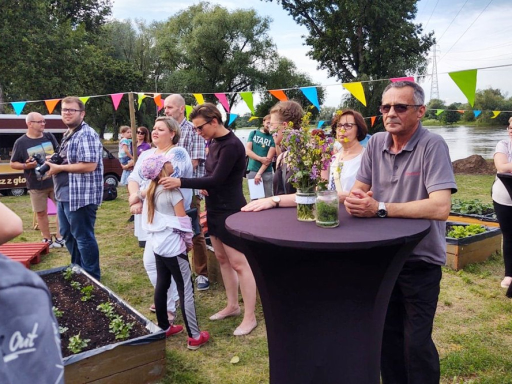 Piękny ten ogród nad Odrą! Była ciężka praca, a teraz przyszedł czas na świętowanie