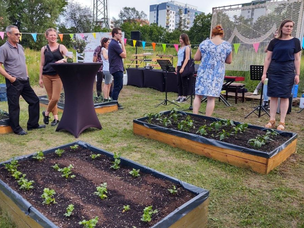 Piękny ten ogród nad Odrą! Była ciężka praca, a teraz przyszedł czas na świętowanie