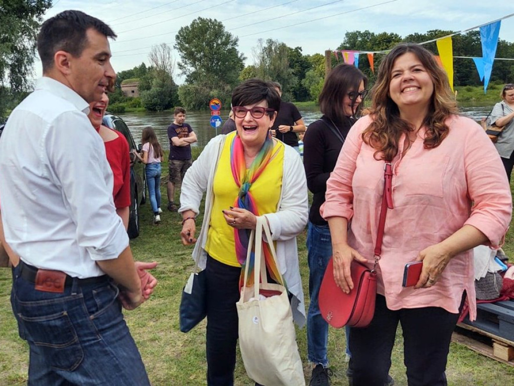 Piękny ten ogród nad Odrą! Była ciężka praca, a teraz przyszedł czas na świętowanie