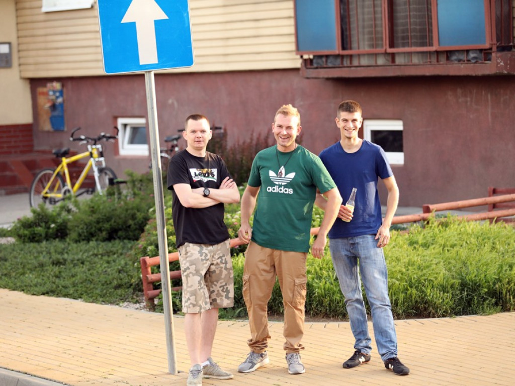 Afrykańska muzyka na balkonie Mayday. Był to kolejny spontaniczny koncert