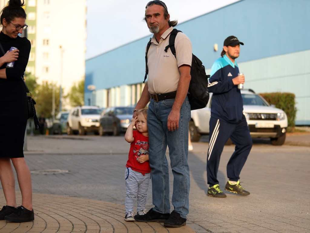 Afrykańska muzyka na balkonie Mayday. Był to kolejny spontaniczny koncert