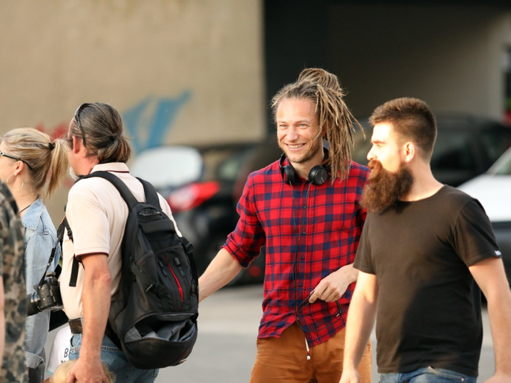 Afrykańska muzyka na balkonie Mayday. Był to kolejny spontaniczny koncert