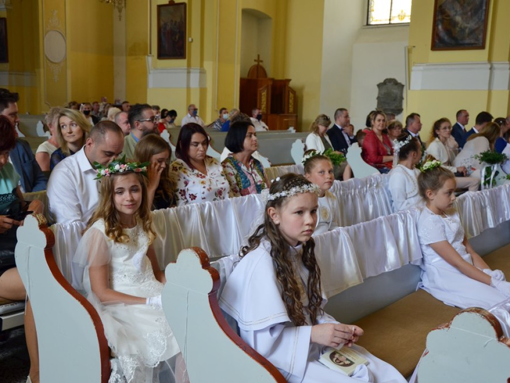 Pierwsza komunia święta w kościele Bożego Ciała