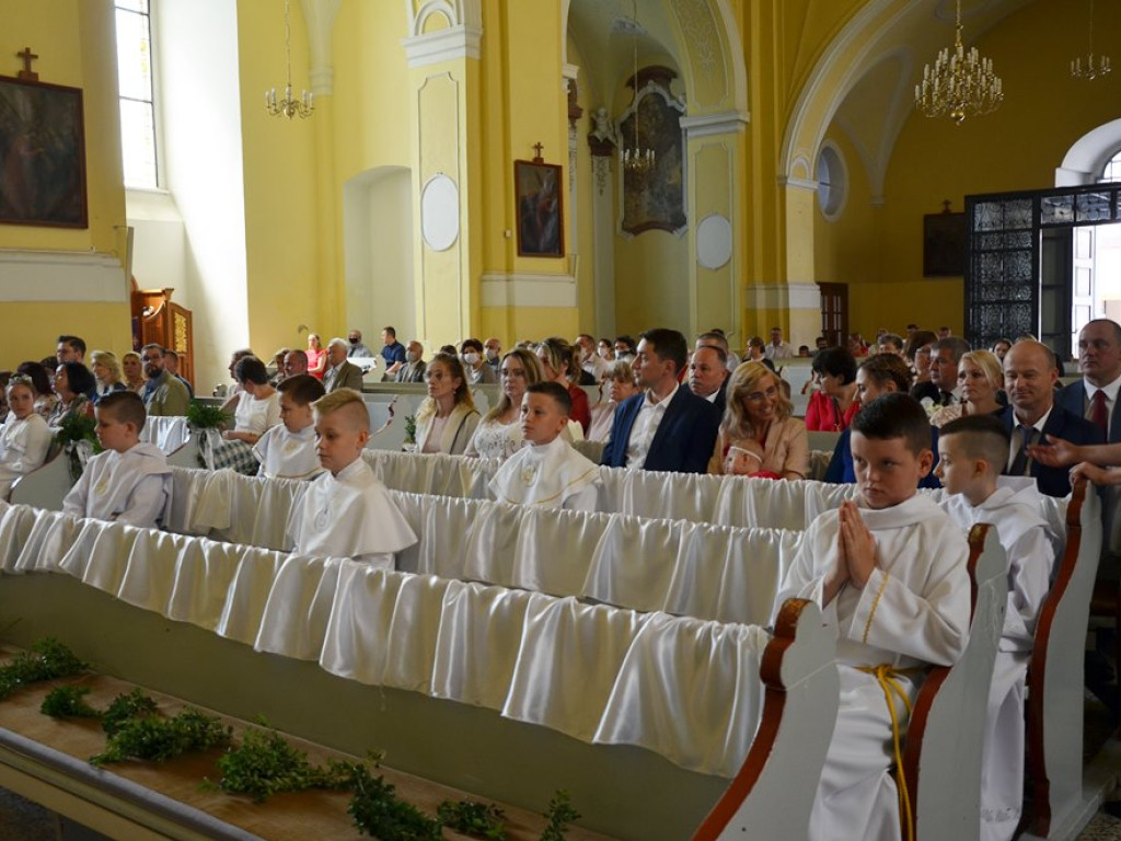Pierwsza komunia święta w kościele Bożego Ciała