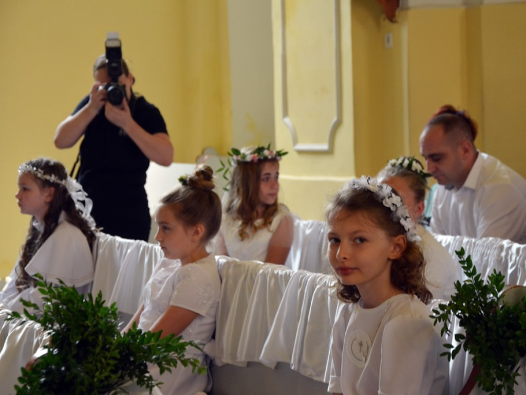 Pierwsza komunia święta w kościele Bożego Ciała
