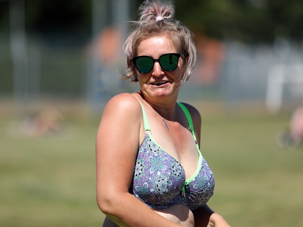 Baseny otwarte! Głogowianie korzystają z pięknej pogody i wskakują do wody