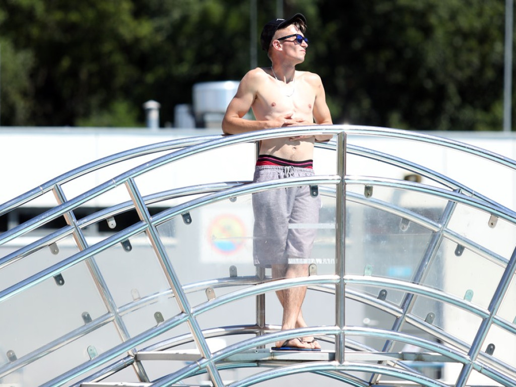 Baseny otwarte! Głogowianie korzystają z pięknej pogody i wskakują do wody