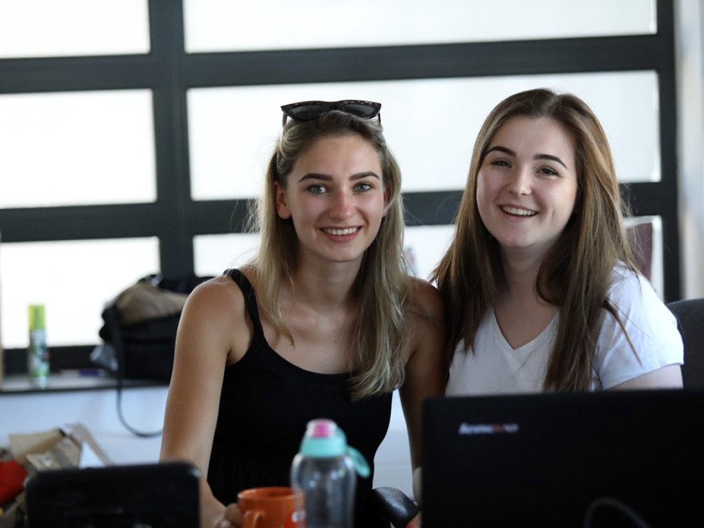 Baseny otwarte! Głogowianie korzystają z pięknej pogody i wskakują do wody