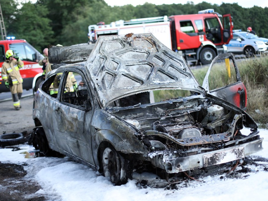 Ford spłonął doszczętnie. Pożar na drodze wojewódzkiej