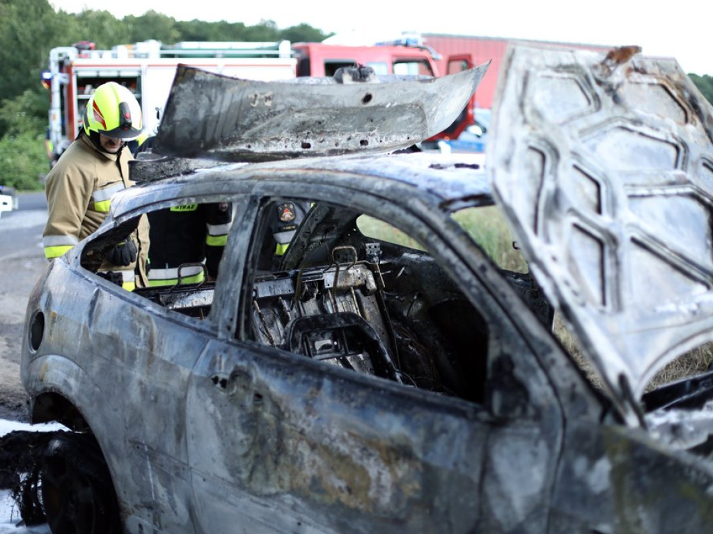 Ford spłonął doszczętnie. Pożar na drodze wojewódzkiej