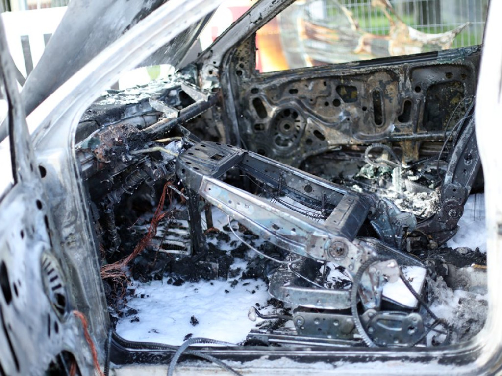 Ford spłonął doszczętnie. Pożar na drodze wojewódzkiej