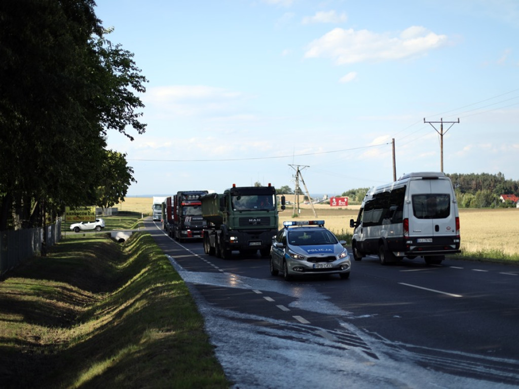 Ford spłonął doszczętnie. Pożar na drodze wojewódzkiej