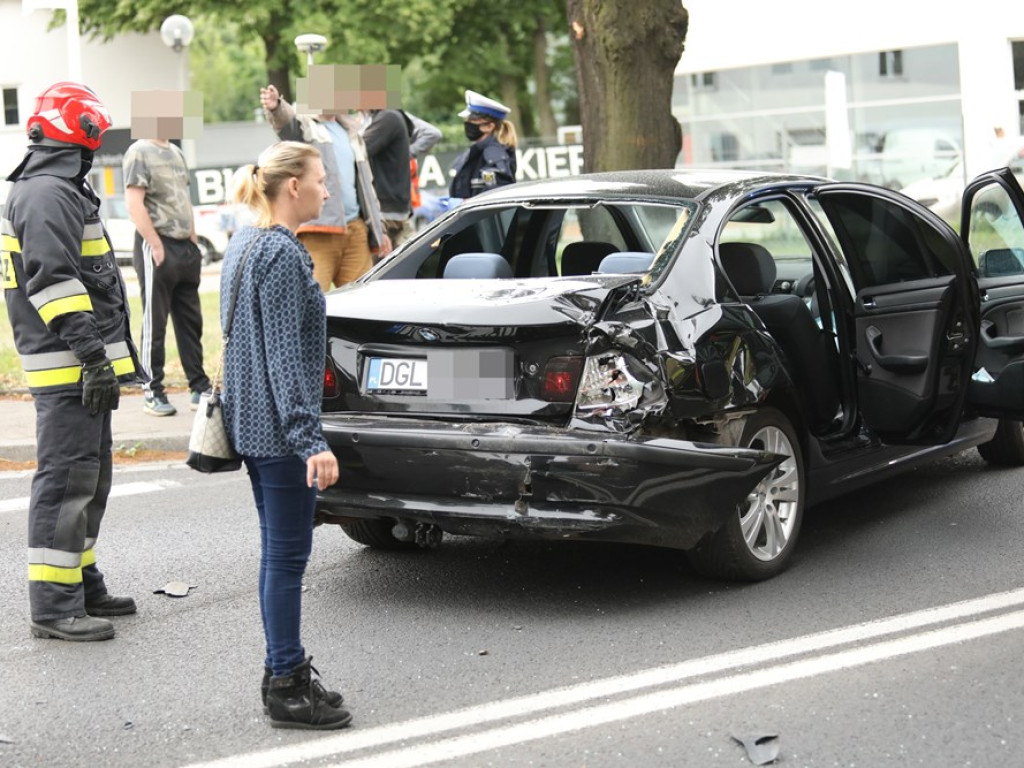 Mieszkańcy po wypadku: Jest niebezpiecznie. Tutaj potrzebny jest lewoskręt!