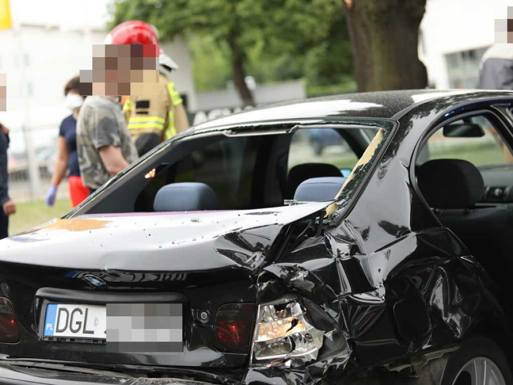 Mieszkańcy po wypadku: Jest niebezpiecznie. Tutaj potrzebny jest lewoskręt!