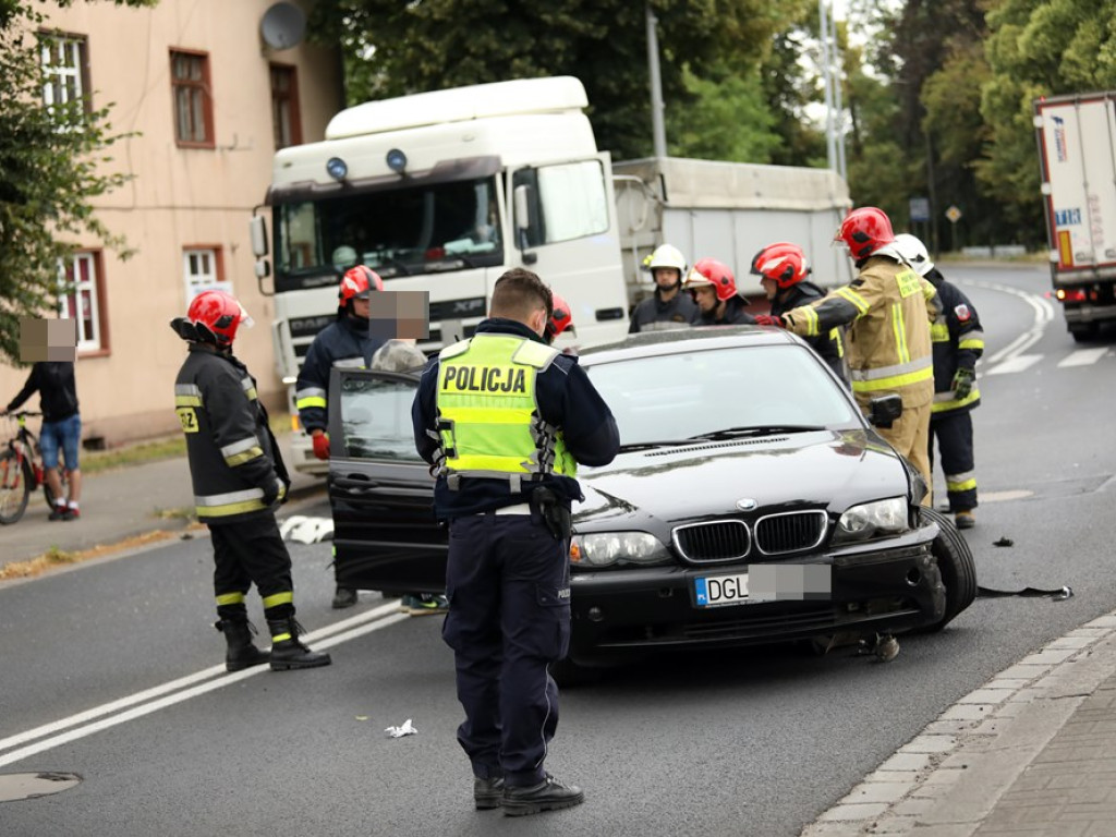 Mieszkańcy po wypadku: Jest niebezpiecznie. Tutaj potrzebny jest lewoskręt!
