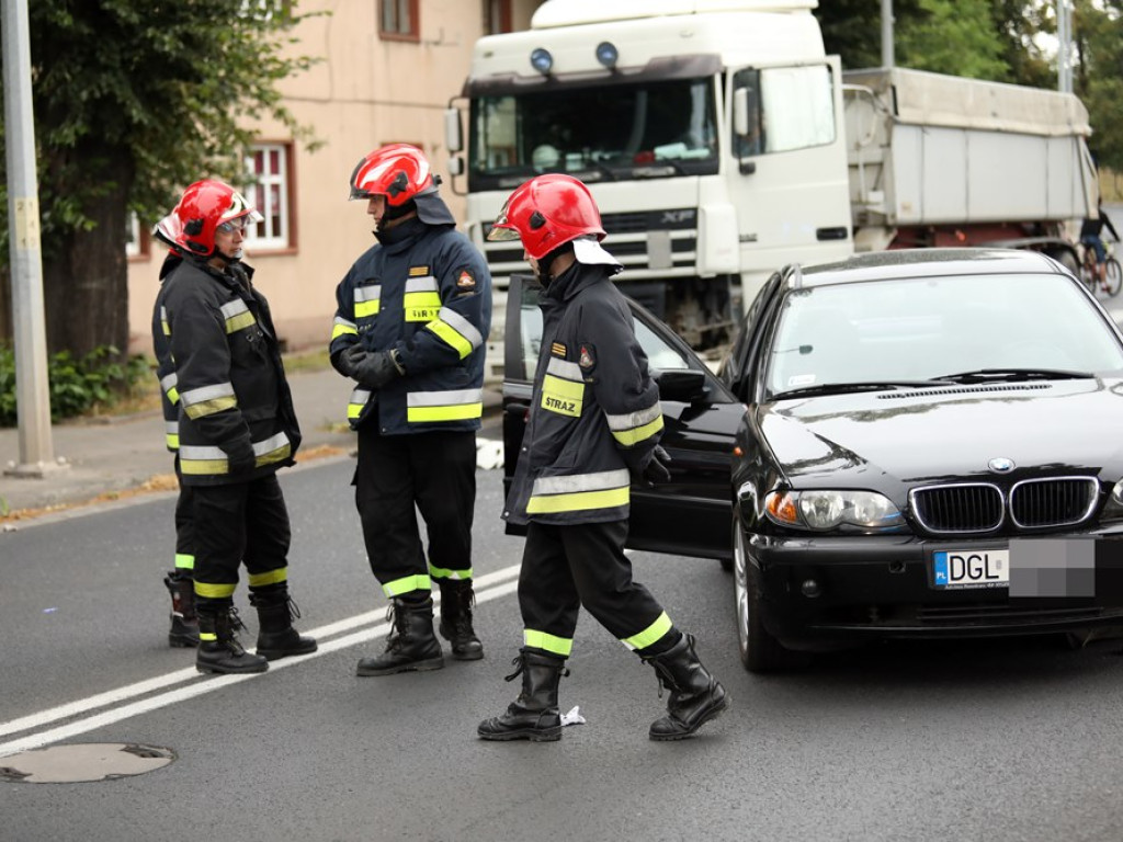 Mieszkańcy po wypadku: Jest niebezpiecznie. Tutaj potrzebny jest lewoskręt!