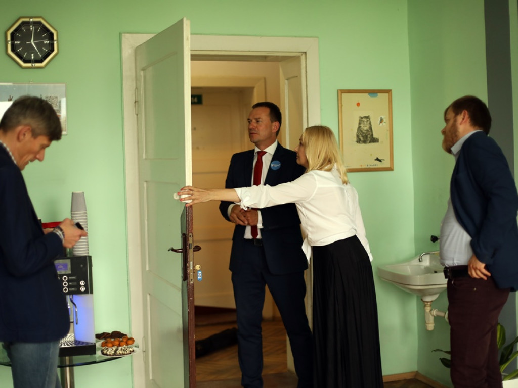 Platforma ma nowe biuro. Małe i skromne z zasobów ZGM