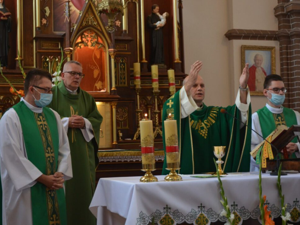 Wierni ze łzami w oczach żegnali proboszcza parafii. Został przeniesiony do Świdnicy