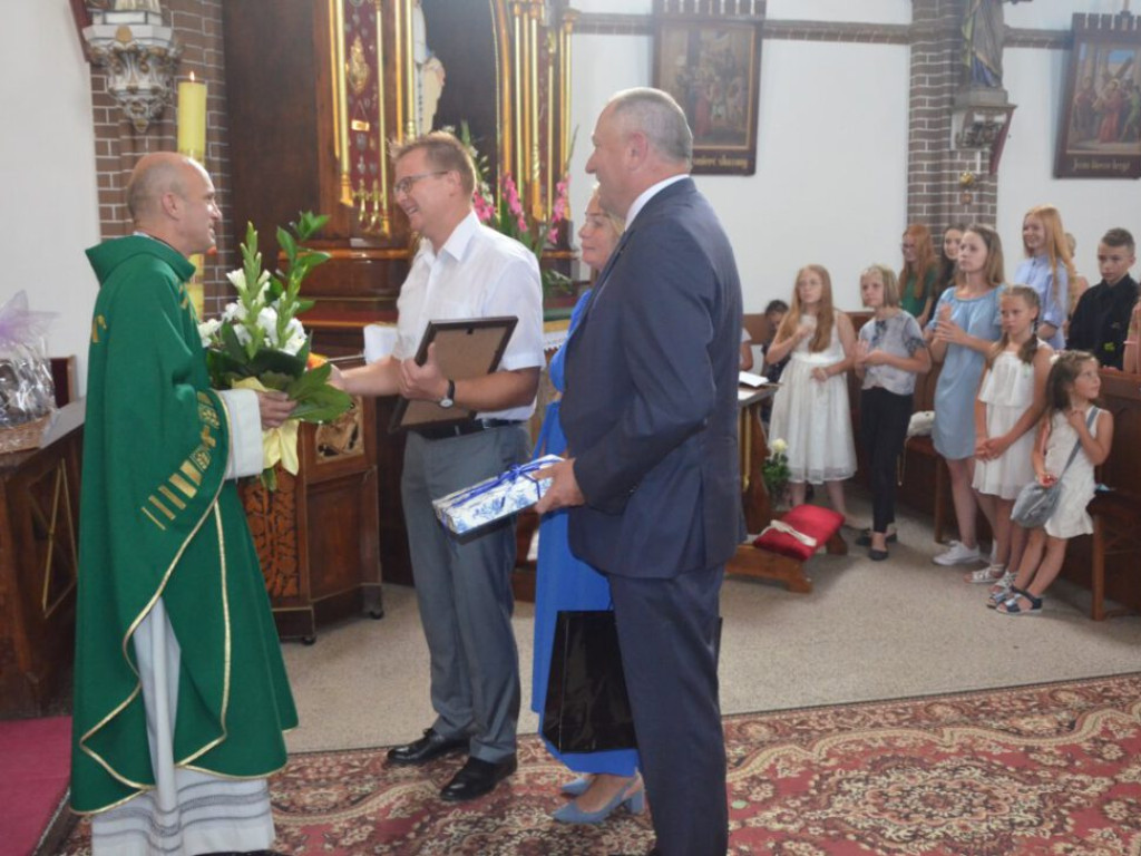 Wierni ze łzami w oczach żegnali proboszcza parafii. Został przeniesiony do Świdnicy