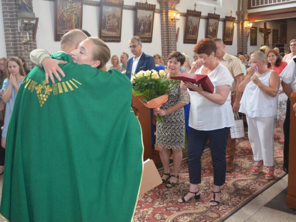 Wierni ze łzami w oczach żegnali proboszcza parafii. Został przeniesiony do Świdnicy