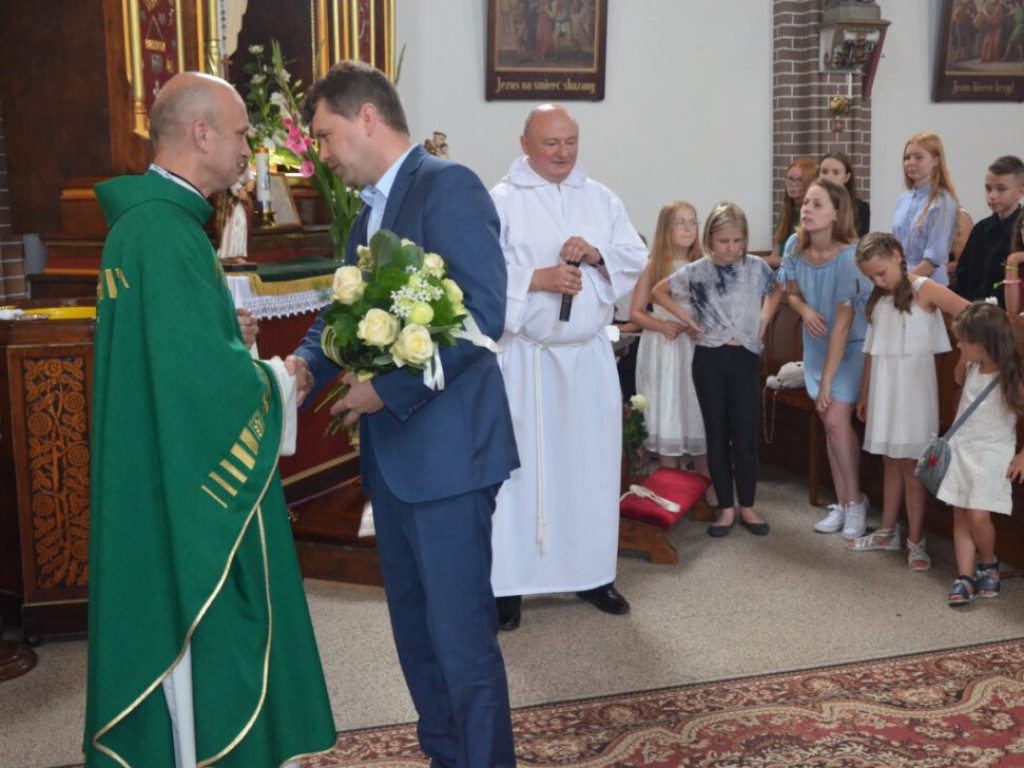 Wierni ze łzami w oczach żegnali proboszcza parafii. Został przeniesiony do Świdnicy