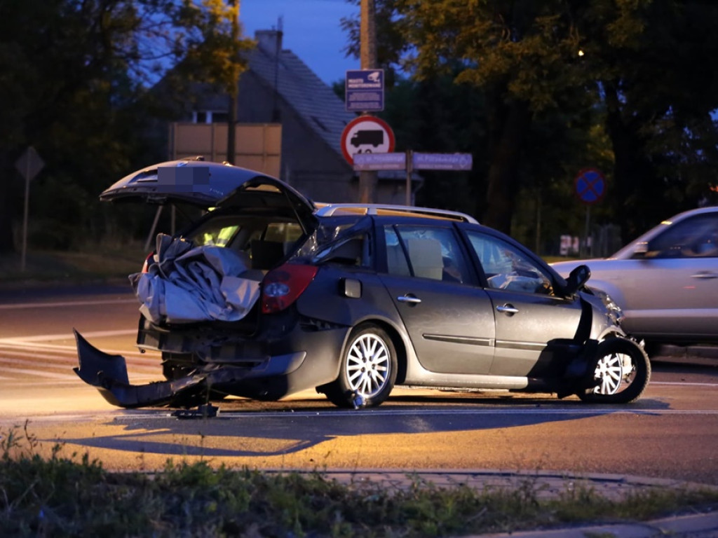 Ciężarówka nie zatrzymała się przed znakiem 