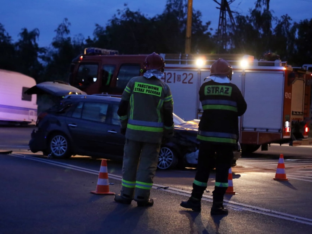Ciężarówka nie zatrzymała się przed znakiem 
