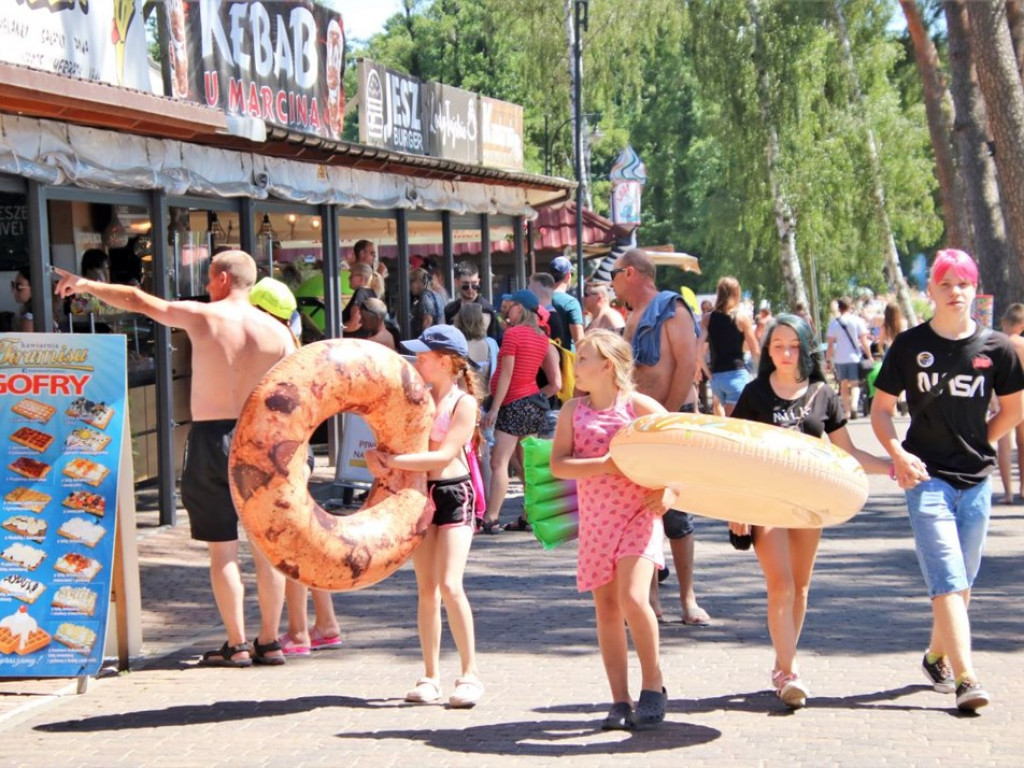 Regaty, turniej tenisa i tłumy na plaży w Sławie!