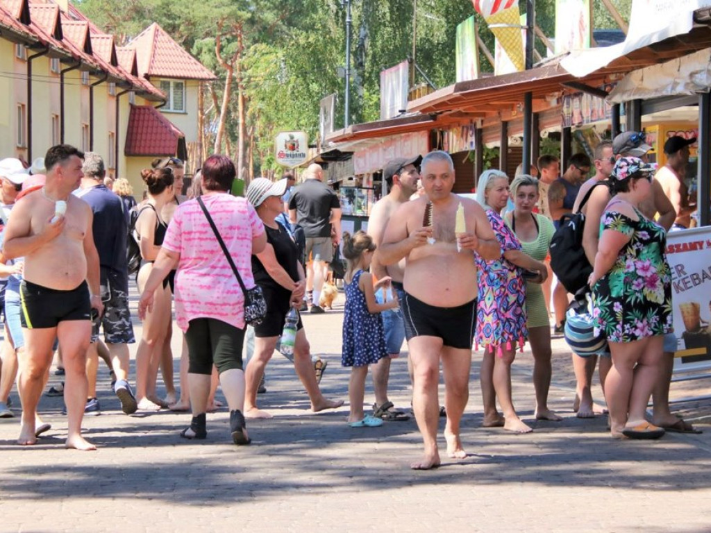 Regaty, turniej tenisa i tłumy na plaży w Sławie!