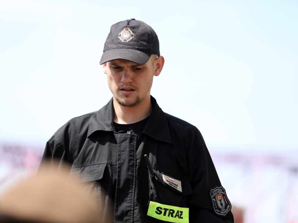 Akcja ratunkowa nad Odrą. Strażacy i wojskowi uratowali mężczyznę