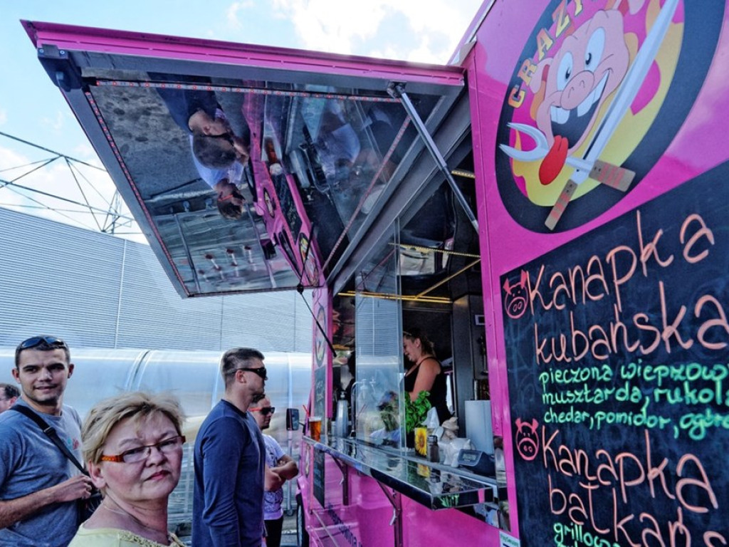 Zlot food trucków w Głogowie. Letni piknik pod marketem Carrefour