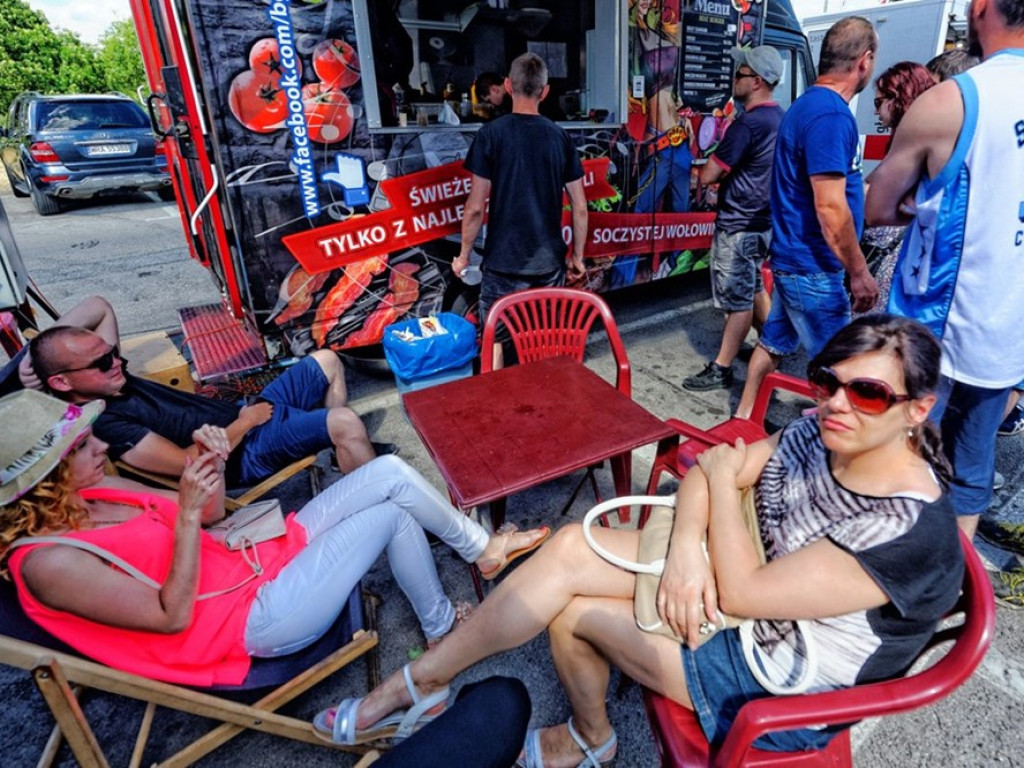 Zlot food trucków w Głogowie. Letni piknik pod marketem Carrefour