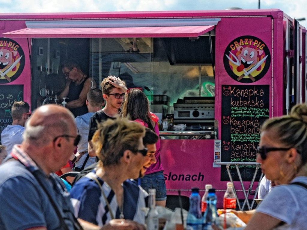 Zlot food trucków w Głogowie. Letni piknik pod marketem Carrefour