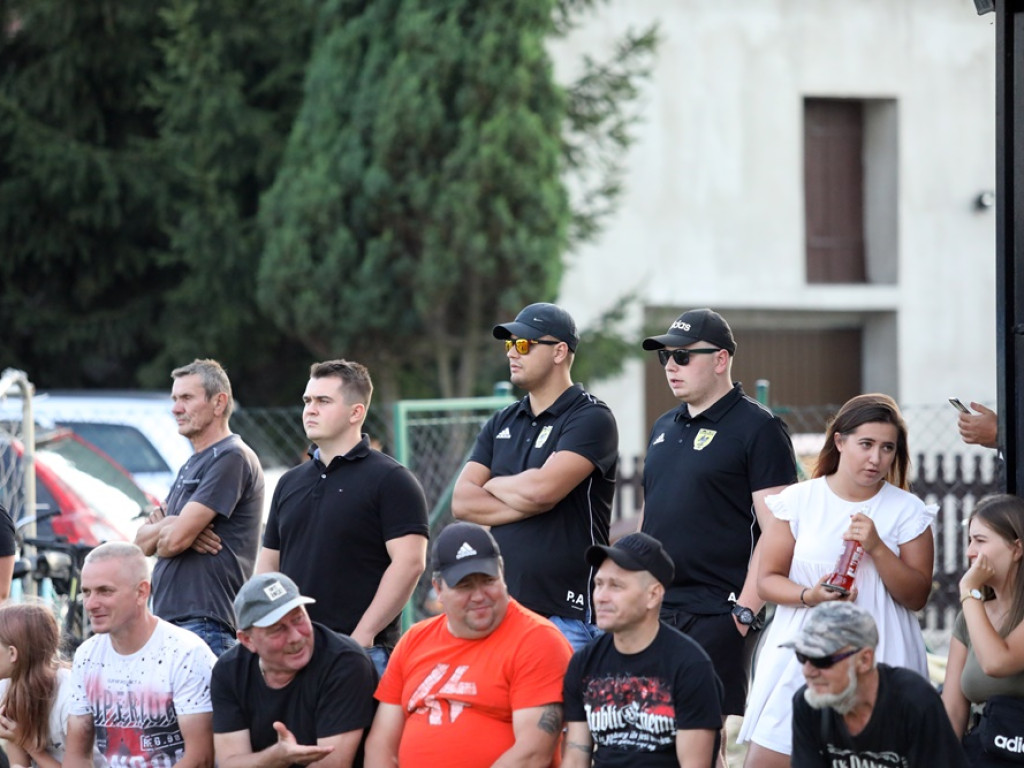 Zawisza Serby kończył mecz w podwójnym osłabieniu! Słaba gra i porażka