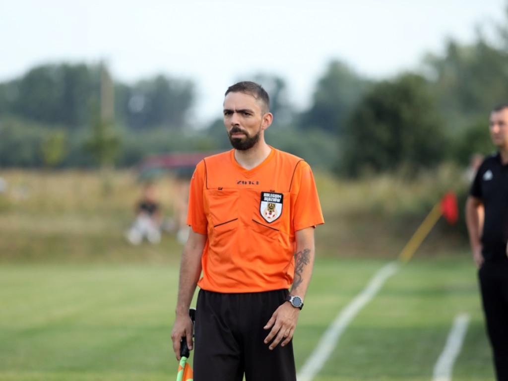 Zawisza Serby kończył mecz w podwójnym osłabieniu! Słaba gra i porażka