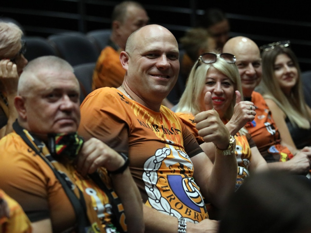 Siatkarze zaprezentowali się kibicom! Teatr stał się pomarańczowo-czarny
