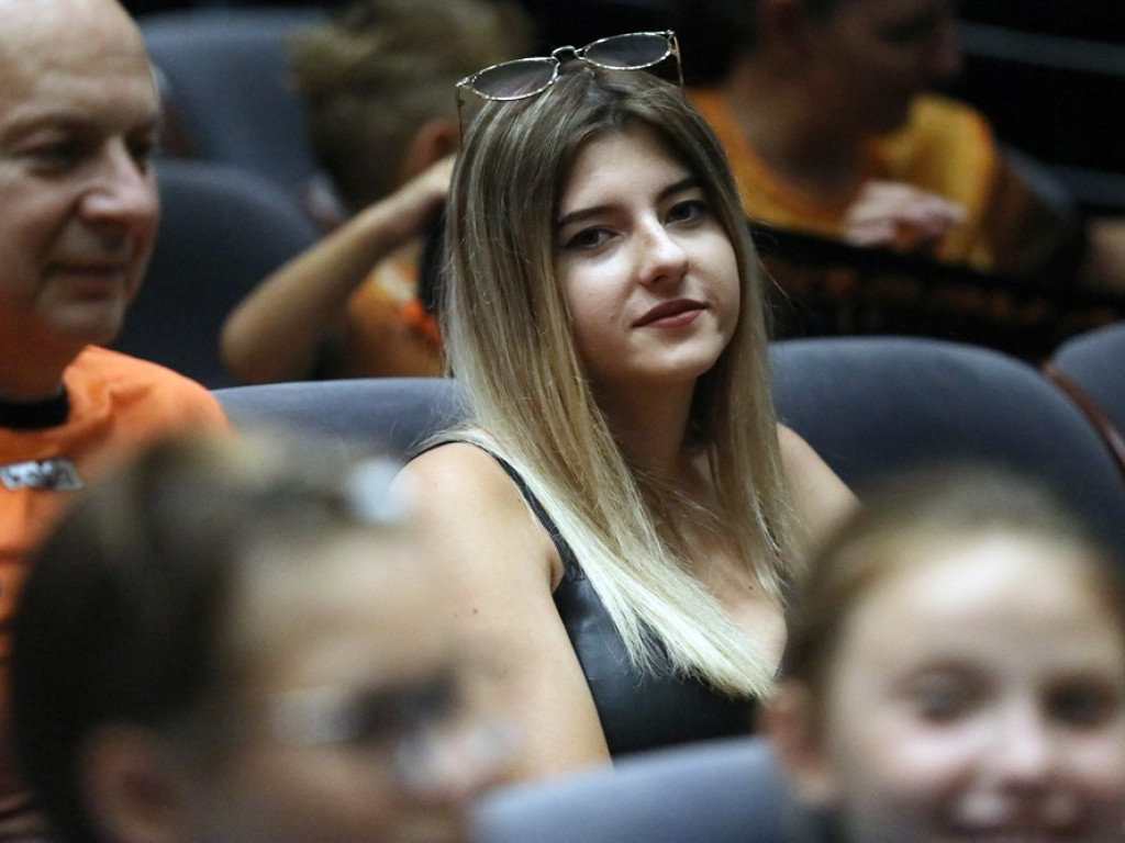 Siatkarze zaprezentowali się kibicom! Teatr stał się pomarańczowo-czarny