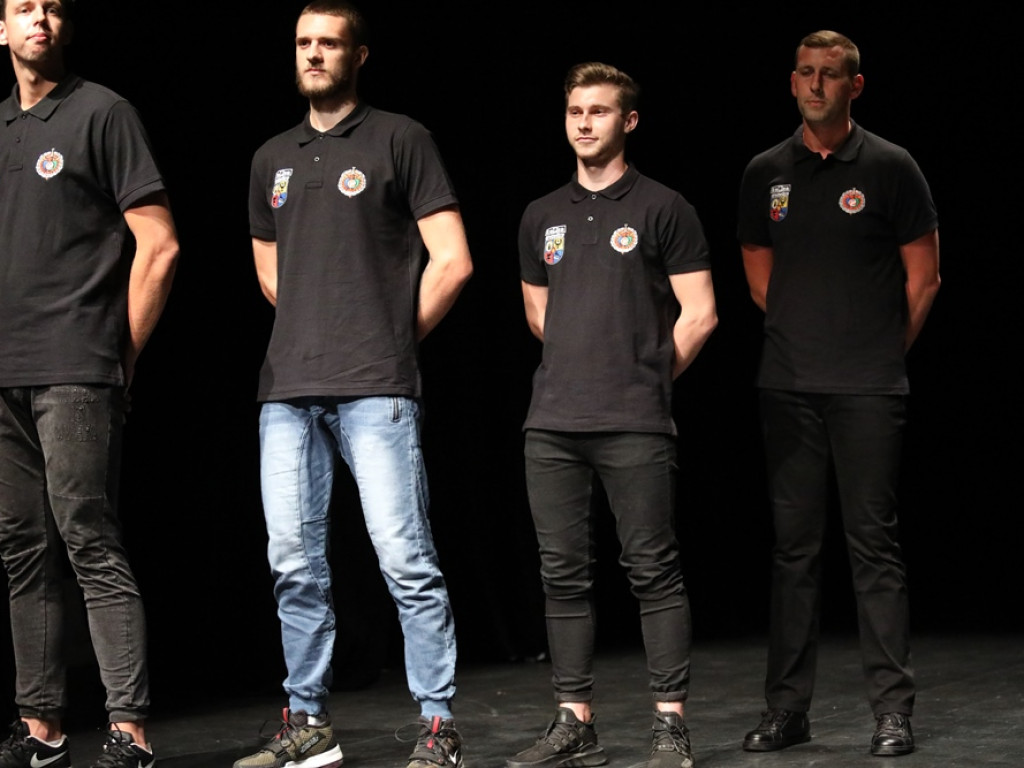 Siatkarze zaprezentowali się kibicom! Teatr stał się pomarańczowo-czarny