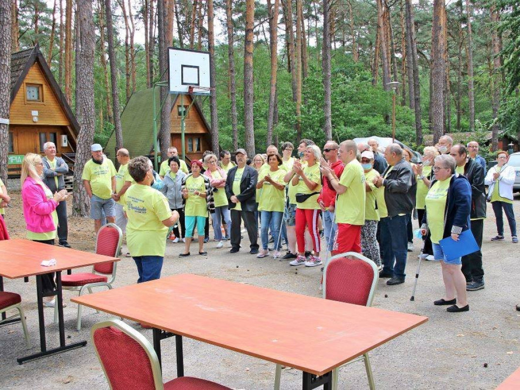 60 osób słabo widzących i niewidomych uczestnicy w sportowej spartakiadzie