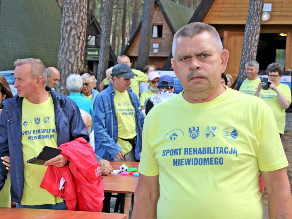 60 osób słabo widzących i niewidomych uczestnicy w sportowej spartakiadzie