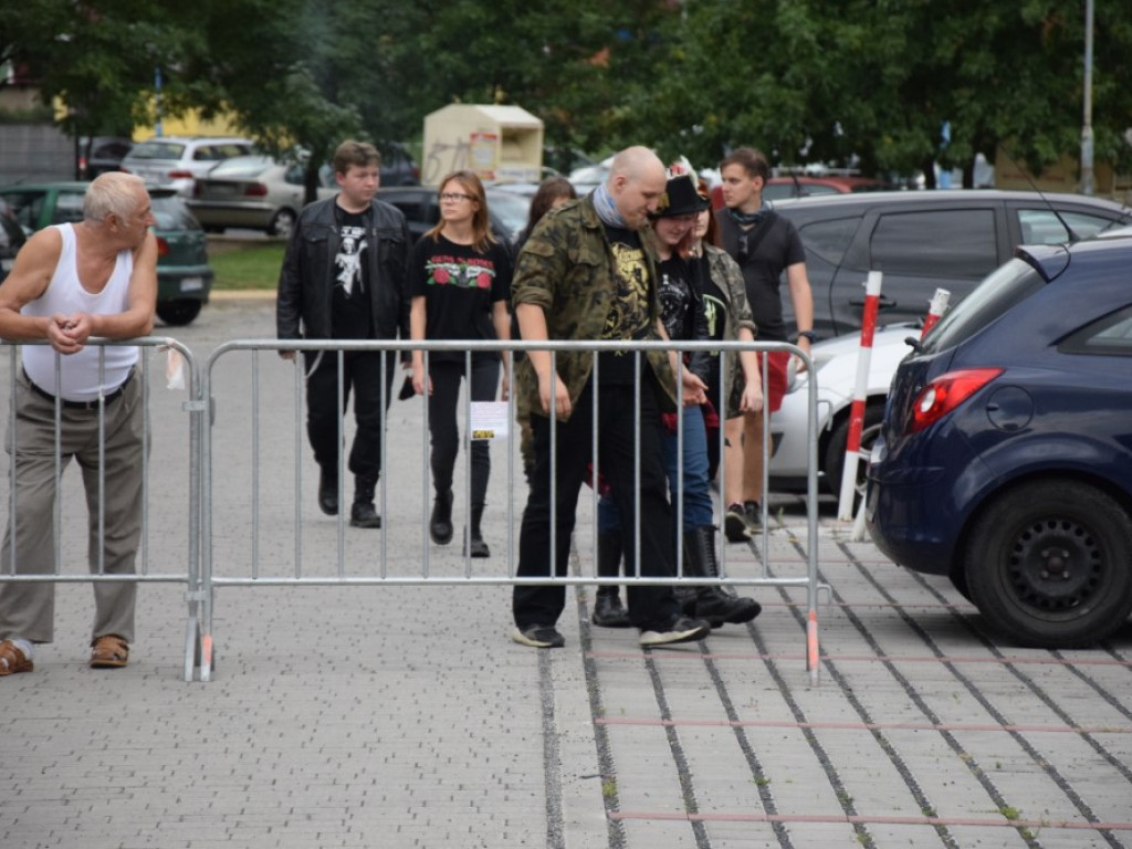 Skromniej niż zwykle, ale rockowo! Ruszyła impreza pod Mayday