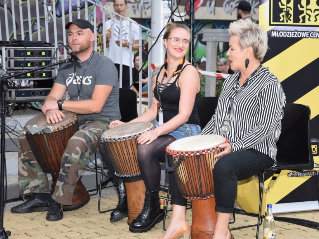 Skromniej niż zwykle, ale rockowo! Ruszyła impreza pod Mayday