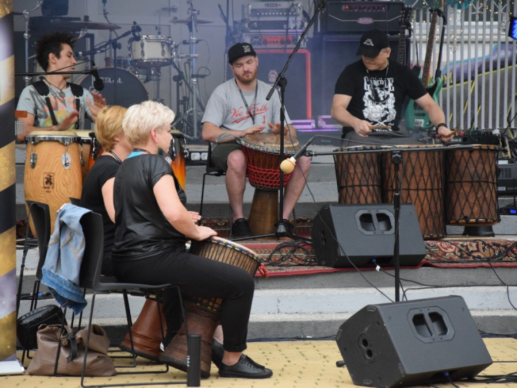 Skromniej niż zwykle, ale rockowo! Ruszyła impreza pod Mayday