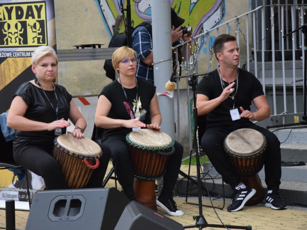 Skromniej niż zwykle, ale rockowo! Ruszyła impreza pod Mayday