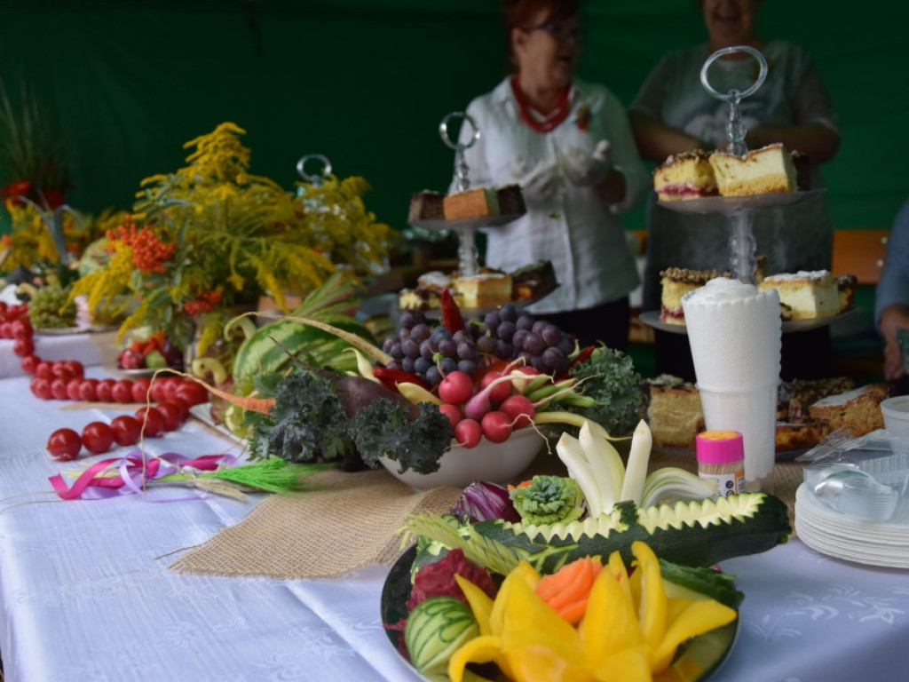 W Radwanicach podziękowali za plony.  Po mszy była degustacja