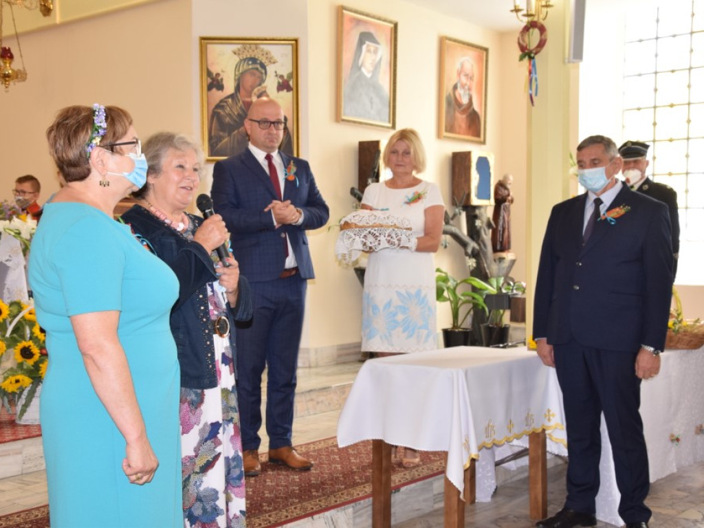 W Radwanicach podziękowali za plony.  Po mszy była degustacja