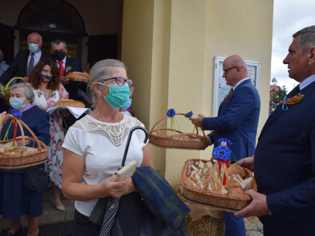 W Radwanicach podziękowali za plony.  Po mszy była degustacja