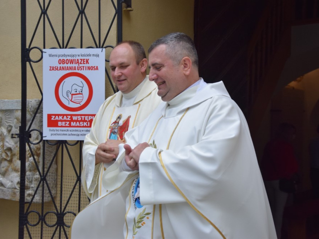 Dożynki w Grębocicach tym razem bardziej lokalnie niż zwykle. Mieszkańcy bawią się świetnie