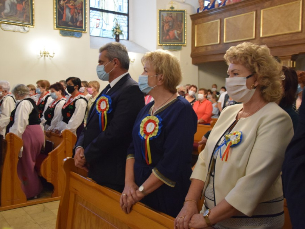 Dożynki w Grębocicach tym razem bardziej lokalnie niż zwykle. Mieszkańcy bawią się świetnie