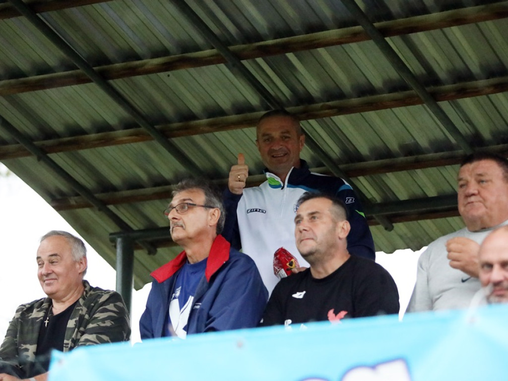 W Borku padało i padało... trzeba było na nowo wysypać linie wapnem!